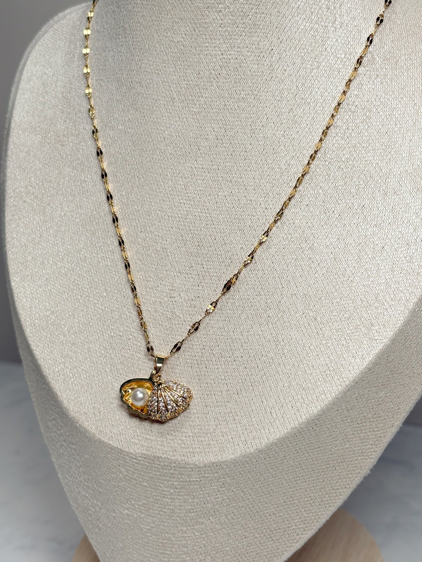 SEASHELL NECKLACE