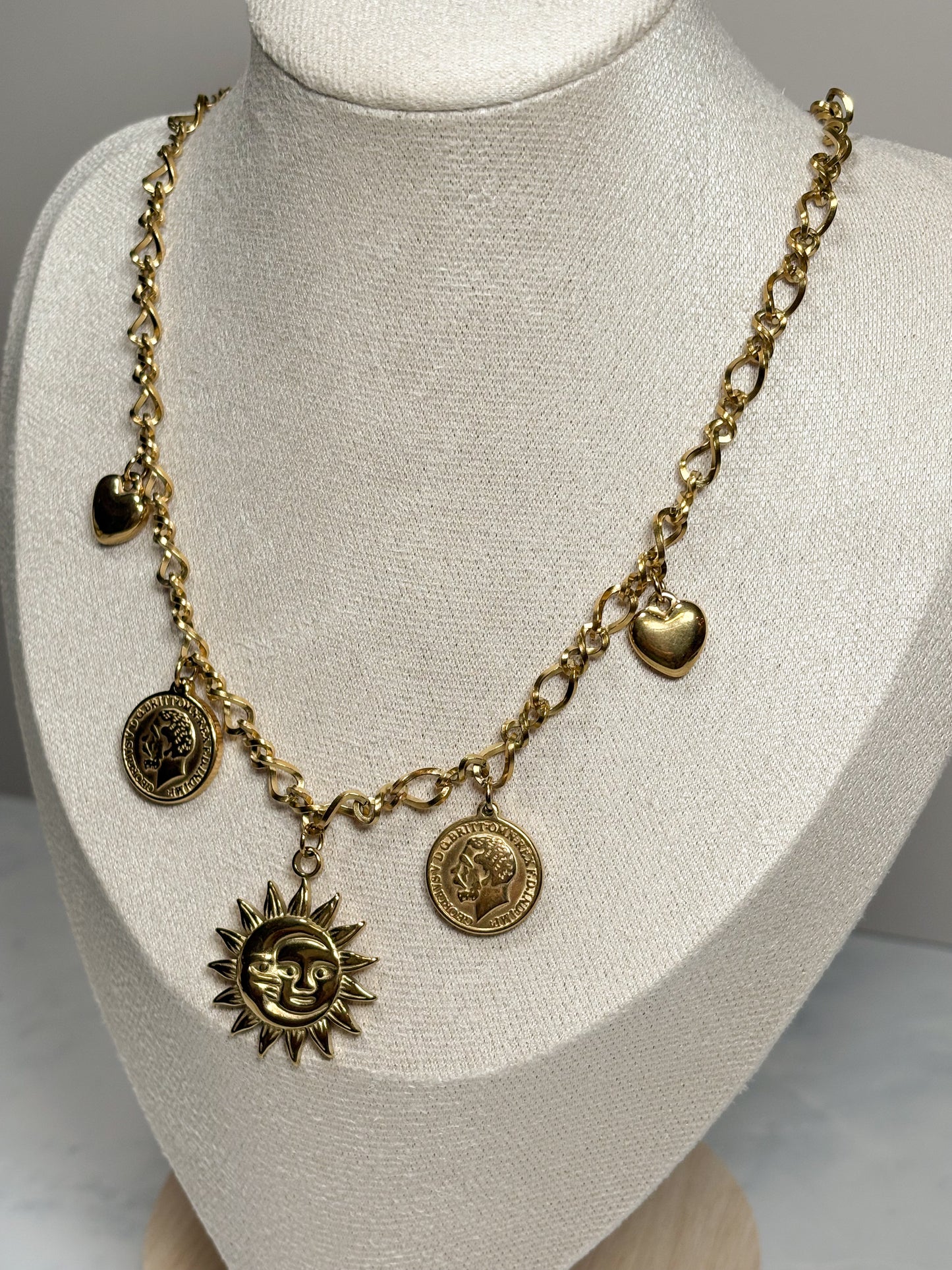 ‘O SOLE NECKLACE