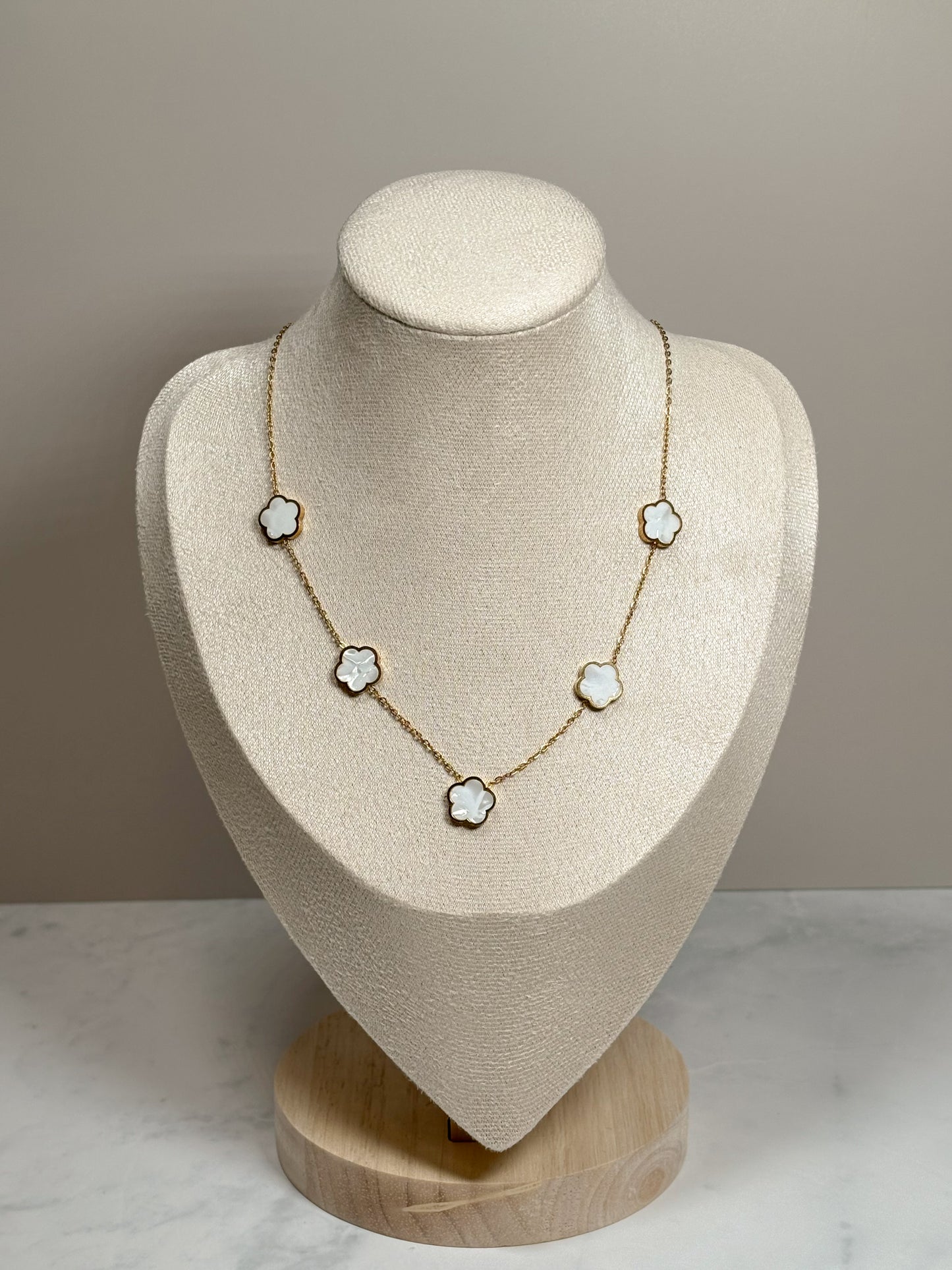 FLOWERS NECKLACE